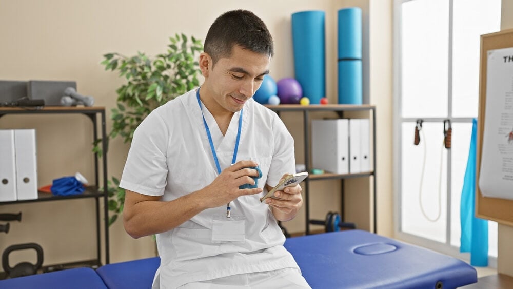 How Mobile PT Practice Management Software Keeps Your Clinic Moving